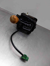 Load image into Gallery viewer, Floor Shifter Jaguar XJ8 2004 - NW383928
