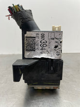 Load image into Gallery viewer, Fuse Box Ford Escape 2006 - NW247064
