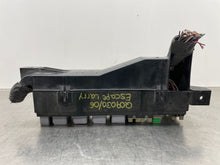 Load image into Gallery viewer, Fuse Box Ford Escape 2006 - NW247064
