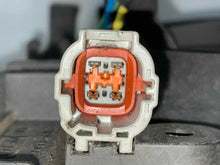 Load image into Gallery viewer, RADIATOR FAN ASSEMBLY Saab 9-2x 2005 05 2006 06 Right - NW64493

