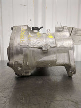 Load image into Gallery viewer, TRANSFER CASE 2015 15 2016 16 2017 17 2018 18 2019 19 - NW552195
