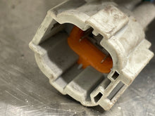 Load image into Gallery viewer, RADIATOR FAN ASSEMBLY 350Z G35 2003 03 2004 04 05 06 07 - NW413012
