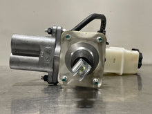 Load image into Gallery viewer, Brake Master Cylinder Hyundai Sonata 2013 - NW416977
