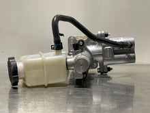 Load image into Gallery viewer, Brake Master Cylinder Hyundai Sonata 2013 - NW416977
