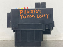 Load image into Gallery viewer, Fuse Box GMC Yukon 2004 - NW64925
