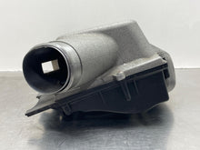 Load image into Gallery viewer, AIR CLEANER BOX C230 C250 C300 C350 C63 CL550 CL600 CL63 07-15 Right - NW519786
