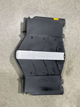 Load image into Gallery viewer, AIR CLEANER BOX C230 C240 C32 C320 C55 CL500 CL55 CL600 CL65 98-08 - NW298417
