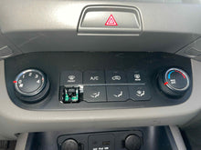 Load image into Gallery viewer, TEMPERATURE CONTROLS Sportage 2010 10 2011 11 2012 12 2013 13 - NW559017
