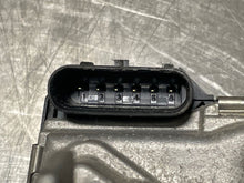 Load image into Gallery viewer, THROTTLE BODY Charger Challenger Avenegr 2011 11 3.6L - NW177366
