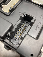 Load image into Gallery viewer, BODY CONTROL MODULE BCM COMPUTER Nissan Rogue 2009 09 - NW445888
