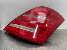 Load image into Gallery viewer, [INVENTORYCAR_YEAR_MAKE_MODEL] TAIL LIGHT LAMP ASSEMBLY Right - NW447450
