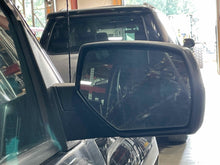 Load image into Gallery viewer, [INVENTORYCAR_YEAR_MAKE_MODEL] SIDE VIEW DOOR MIRROR Right - NW560417
