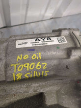 Load image into Gallery viewer, Transfer Case  SILVERADO 1500 PICKUP 2018 - NW560258
