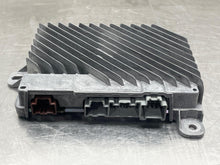 Load image into Gallery viewer, RADIO AMPLIFIER Chevrolet Malibu 2016 16 2017 17 - NW560232
