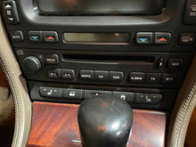 Load image into Gallery viewer, CD Autochanger S Type X Type XJ8 02 03 04 05 06 07 - 09 - NW561594

