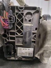 Load image into Gallery viewer, CARRIER ASSEMBLY Land Rover Evoque 14 15 16 17 18 - NW562346
