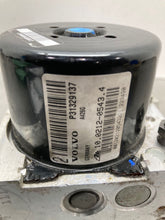 Load image into Gallery viewer, ABS ANTI-LOCK BRAKE PUMP Volvo S60 XC60 11 12 13 14 15 - NW462292
