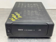 Load image into Gallery viewer, CD CHANGER BMW 740i 750i 1999 99 00 01 - NW464538
