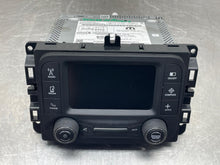 Load image into Gallery viewer, Radio Jeep Renegade 2016 - NW562194
