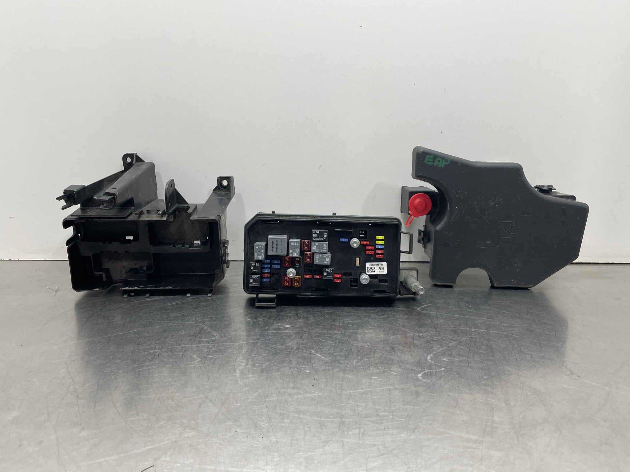 Fuse Box Cadillac DTS 2010 NW476505 Tom's Foreign Auto Parts