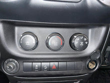 Load image into Gallery viewer, Temperature Controls Jeep Wrangler 2017 - NW564798
