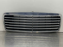 Load image into Gallery viewer, GRILL Mercedes E300D E320 E55 1996 96 1997 97 98 99 - NW364400
