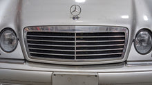 Load image into Gallery viewer, GRILL Mercedes E300D E320 E55 1996 96 1997 97 98 99 - NW364400
