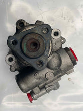 Load image into Gallery viewer, POWER STEERING PUMP Volkswagen Passat 2004 04 2005 05 2.8L - NW164202
