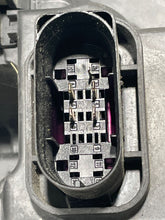 Load image into Gallery viewer, HEADLIGHT LAMP ASSEMBLY E300 E350 E400 E550 E63 10 11 12 13 Right - NW496414
