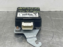 Load image into Gallery viewer, FUEL PUMP CONTROL MODULE S Type X Type 02 03 04 05 - 08 - NW566119
