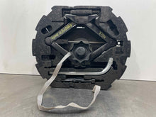 Load image into Gallery viewer, Jack Volkswagen Beetle 2014 - NW502021
