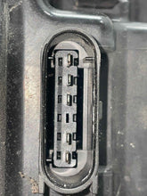 Load image into Gallery viewer, HEADLIGHT LAMP ASSEMBLY R320 R350 R500 R63 06 07 08 09 10 Left - NW480497
