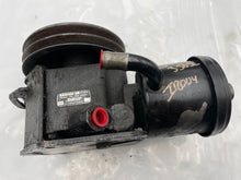 Load image into Gallery viewer, POWER STEERING PUMP 200D 280SE 300SEL 67 68 69 - 74 75 - NW163895
