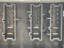 Load image into Gallery viewer, FUSE BOX ML320 ML350 ML450 ML550 ML63 R320 R350 R500 R63 07-11 - NW517778

