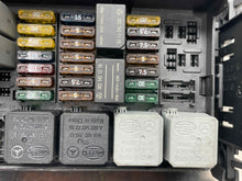 Load image into Gallery viewer, FUSE BOX ML320 ML350 ML450 ML550 ML63 R320 R350 R500 R63 07-11 - NW517778
