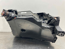 Load image into Gallery viewer, Fuse Box Toyota Venza 2009 - NW476509

