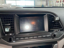 Load image into Gallery viewer, Radio Hyundai Elantra 2017 - NW569172
