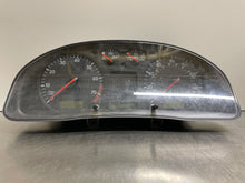 Load image into Gallery viewer, SPEEDOMETER CLUSTER Passat 1999 99 Auto - NW162192
