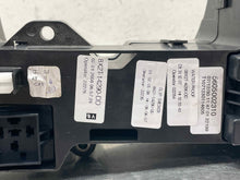 Load image into Gallery viewer, FUSE BOX Jaguar XF 2009 09 - NW570888
