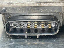 Load image into Gallery viewer, THROTTLE BODY Mazda Rx8 2004 04 05 06 07 08 09 10 - NW572123
