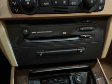 Load image into Gallery viewer, Radio BMW 323i 325i 330i 2006 06 AM FM CD Nav Player - NW571851
