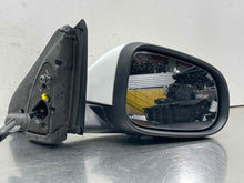 Load image into Gallery viewer, RADIO Land Rover Discovery 1999 99 00 01 02 AM/FM/CASS - NW139323
