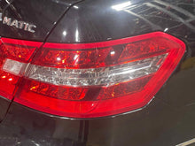 Load image into Gallery viewer, OUTER TAIL LIGHT LAMP E300 E350 E400 E550 E63 10 11 12 13 Right - NW574490
