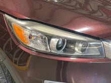 Load image into Gallery viewer, HEADLIGHT LAMP ASSEMBLY Kia Sorento 2016 16 2017 17 2018 18 Right - NW575869

