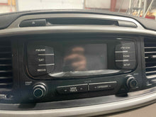 Load image into Gallery viewer, Radio Kia Sorento 2016 - NW575890
