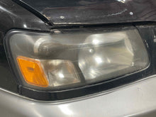 Load image into Gallery viewer, HEADLIGHT LAMP ASSEMBLY Subaru Forester 2003 03 2004 04 Right - NW577227
