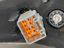 Load image into Gallery viewer, TAIL LIGHT LAMP ASSEMBLY Discovery 17 18 19 LOWER Right - NW581808

