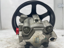 Load image into Gallery viewer, POWER STEERING PUMP Escape Tribute 2001 01 02 03 04 - NW162679
