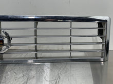 Load image into Gallery viewer, Grille Oldsmobile Allante 1990 - NW97856
