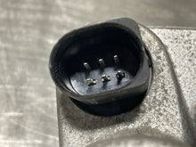 Load image into Gallery viewer, THROTTLE BODY Mini Cooper 2002 02 03 04 05 06 07 - NW177828
